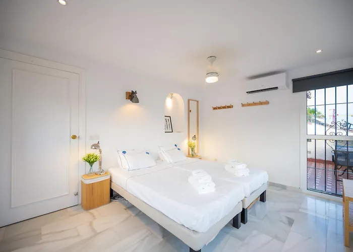 فيلة Typical House Chapas Playa With Heated Pool ماربيا